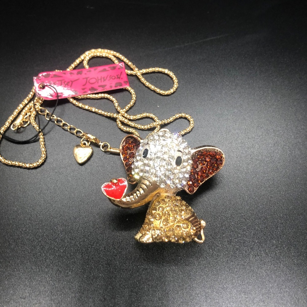 Cute crystal elephant necklace